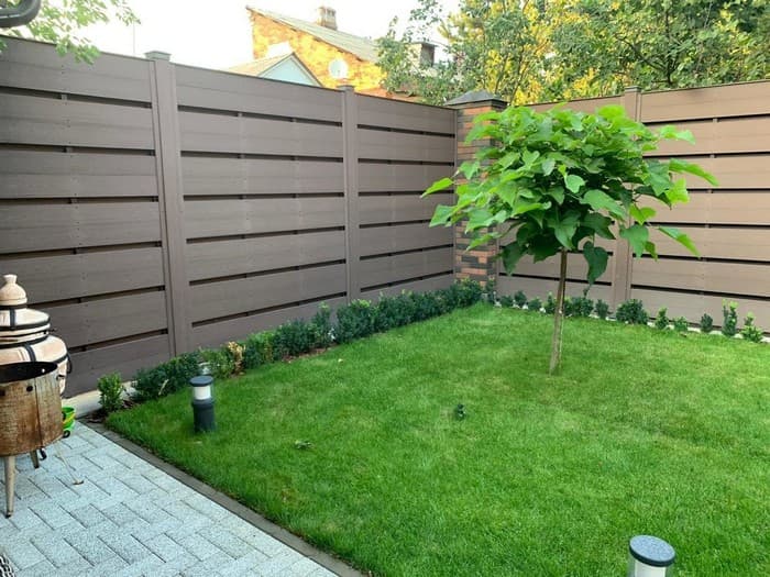 Nejkrásnější a nejodolnější WPC ploty: 30+ inspirací ,které promění každé oplocení v designový prvek