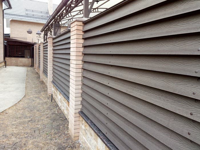 Nejkrásnější a nejodolnější WPC ploty: 30+ inspirací ,které promění každé oplocení v designový prvek