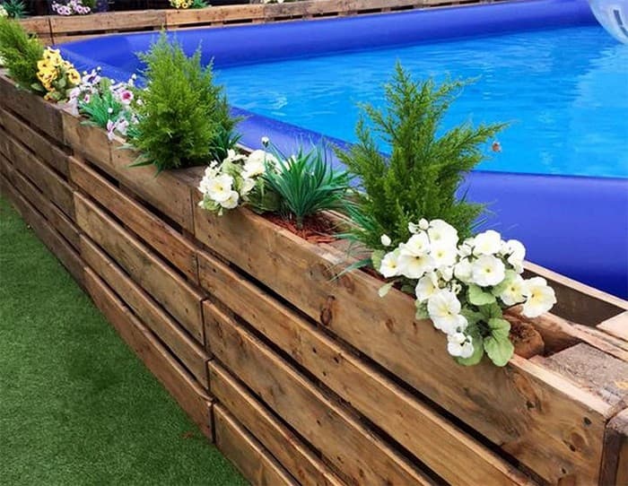 Elegantní a stylové ploty z palet: 40+ nápadů, které promění vaši zahradu
