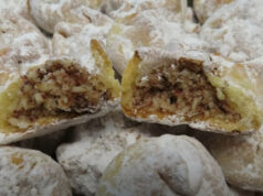 "Babiččiny růže" - jemné sušenky s ořechovou náplní! Snadno se připravují a jsou tak levné, že byste je dělali každý den!