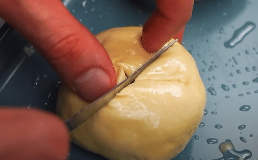 chutné sýrovo-bramborové koule v listovém těstu – inspirace na skvělý, slaný dezert!