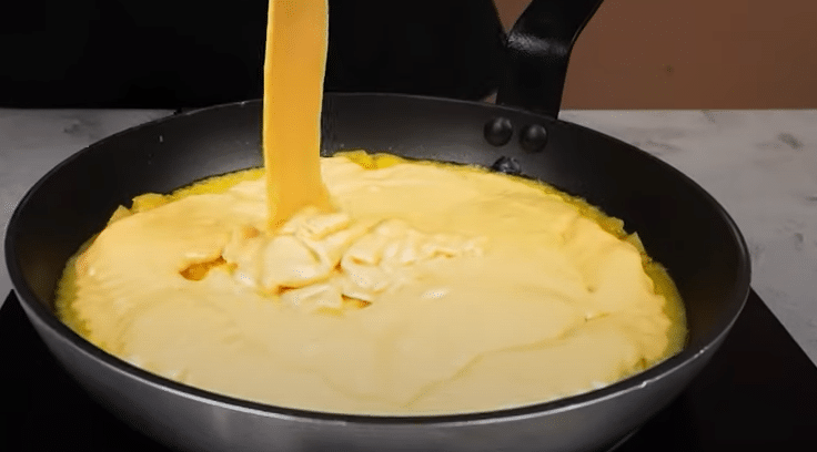 vynikající ananasový koláč, připravený na pánvi – během chvilky máte hotovo!