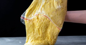 Ingredience stačí smíchat v uzavíratelném sáčku a máte téměř hotovo! Vyzkoušejte tento sladký dezert ingredience stačí smíchat v uzavíratelném sáčku a máte téměř hotovo!