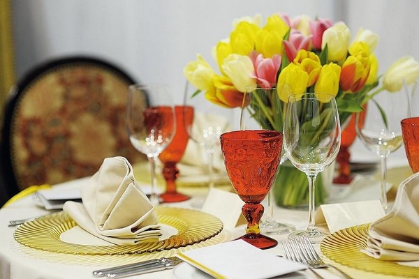 Design jarního stolu: 40 slavnostních nápadů