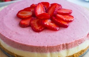 dezert na letní horké dny: vyzkoušejte tento nepečený jogurtový dort!