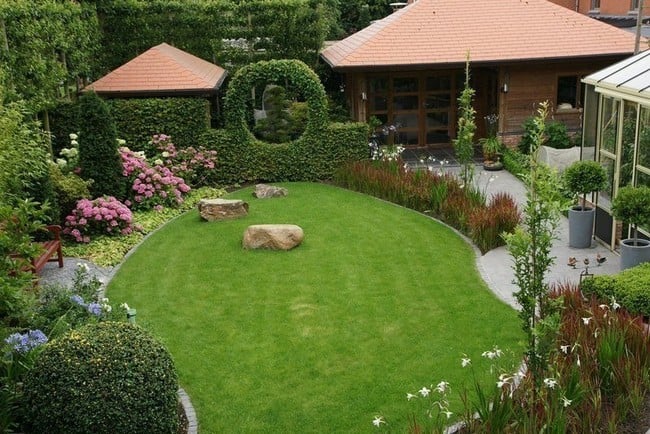 52 zajímavých nápadů pro malý trávník na zahradě