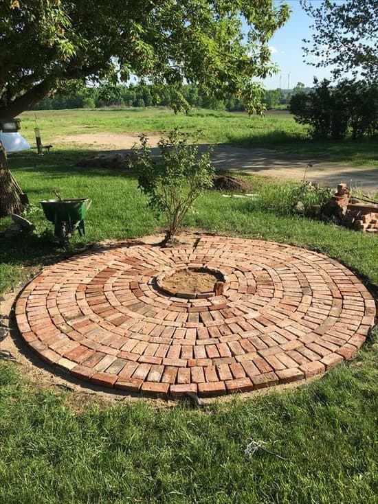 40+ kreativních a levných nápadů z cihel pro venkovní prostor