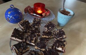 kakaové těsto, marmeláda, ořechový krém a na vrch čokoládová poleva – dezert, který musíte vyzkoušet!