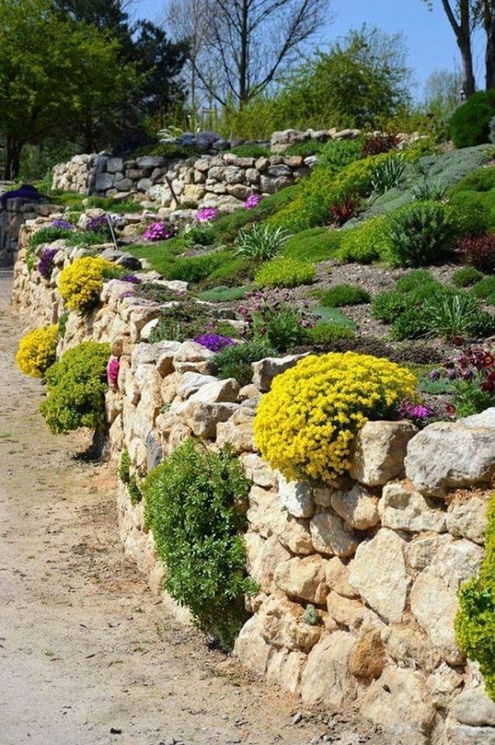 Kamenné múry v zajatí: 45 prípadov pre záhrady a dvory