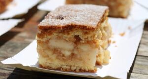 dezert, který vás okamžitě chytne a už nepustí – jablečný koláč s mandlemi a skořicí!