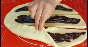 Nadýchaný závin s Nutellovou náplní, který zachutná úplně každému! nadýchaný závin s nutellovou náplní, který zachutná úplně každému!
