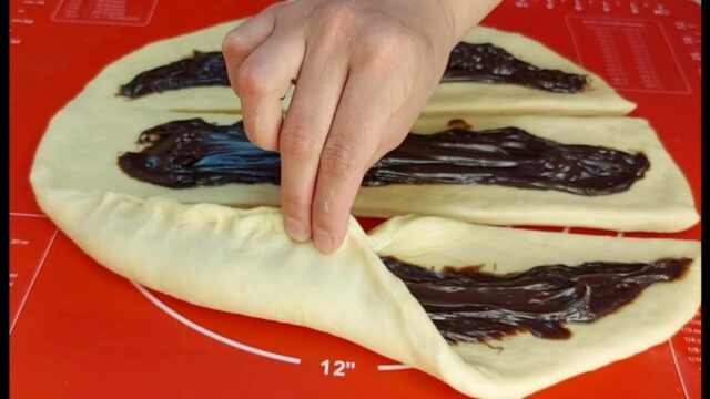 nadýchaný závin s nutellovou náplní, který zachutná úplně každému!