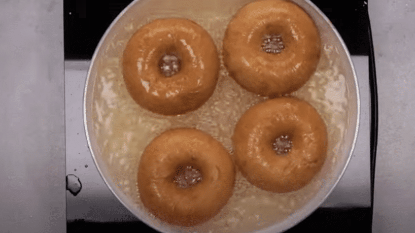 vynikající smažené donuty z kynutého těsta: o mnoho lepší než ty kupované!
