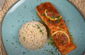inspirace na jednoduchý a vydatný oběd: losos na medu s rýží