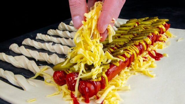 recept na obří hot-dog: vyzkoušejte tento závin plněný sýrem a párky! recept na obří hot-dog: vyzkoušejte tento závin plněný sýrem a párky!
