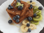 zdravá snídaně naší čtenářky: celozrnné francouzské tousty s ovocem