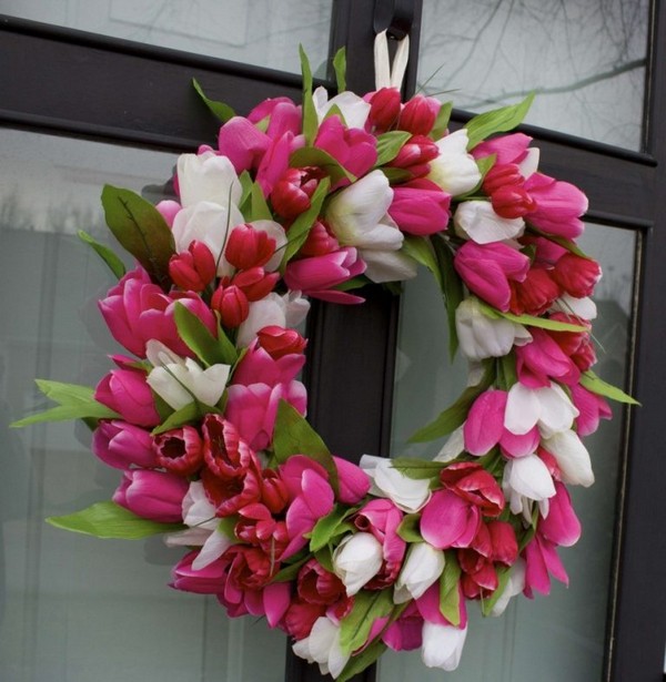 Krásný vstup do domu s jarními kompozicemi: 45 květinových nápadů