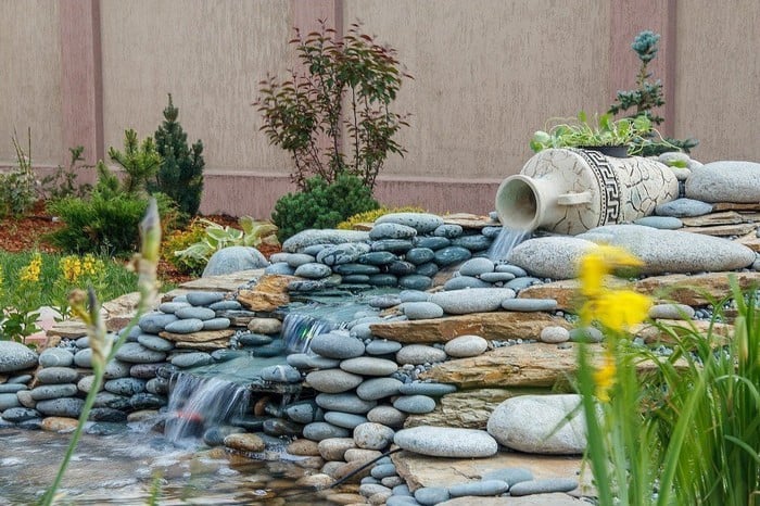 Mini jezírka, vodopády a potůčky: 55 skvělých nápadů na zahradní dekorace