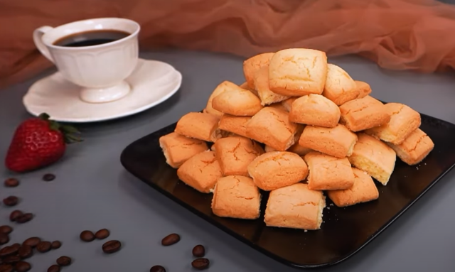 absolutně jednoduchý a také levný recept na domácí mléčné sušenky, které se hodí nejen ke kávě! absolutně jednoduchý a také levný recept na domácí mléčné sušenky, které se hodí nejen ke kávě!