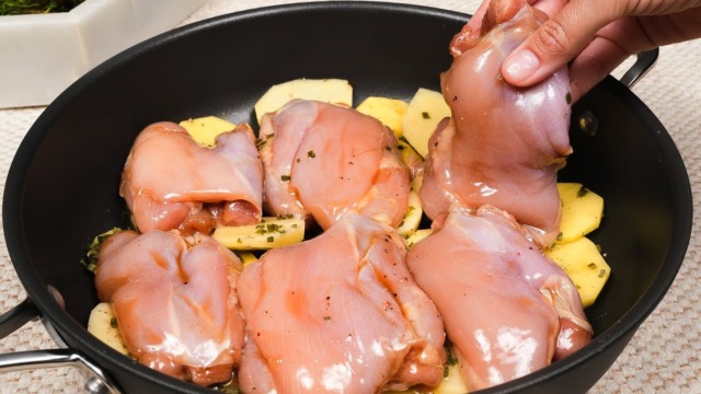 chutné kuřecí stehna – všechny nadchl tento recept od mé babičky chutné kuřecí stehna – všechny nadchl tento recept od mé babičky