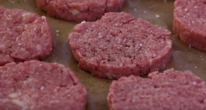 Jednoduchý recept na vynikající burgery v bramborovo-sýrovém kabátku! jednoduchý recept na vynikající burgery v bramborovo-sýrovém kabátku!