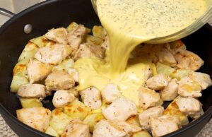 zapečené kuřecí kousky s bramborami a smetanovou omáčkou – rychlé a chutné