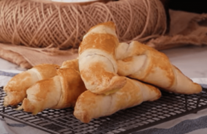 sýrové croissanty se šunkou a tak skvělou chutí, kterou si ihned zamilujete!