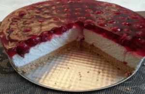 typický dezert letního období: vyzkoušejte tento třešňový dort s tvarohem!