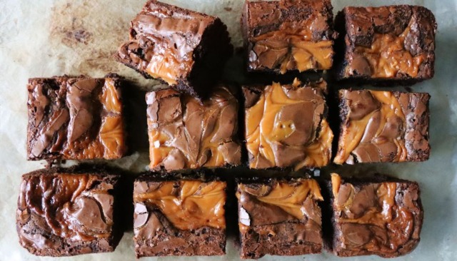 extra vláčné karamelové brownies