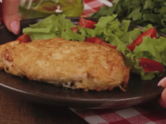 inspirace na skvělý slaný recept – kuřecí prsa plněná sýrem v bramborovém kabátku!