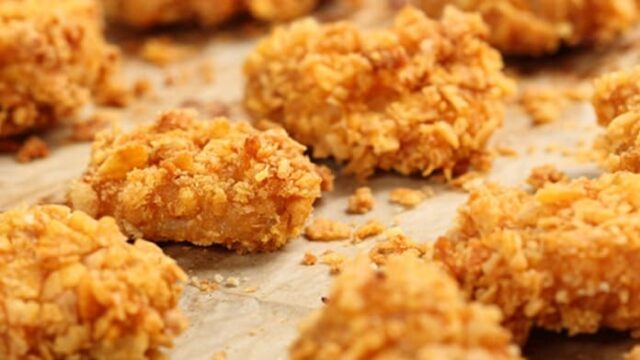 kuřecí nugetky, jako z fast foodu: bez mouky a bez vajec! kuřecí nugetky, jako z fast foodu: bez mouky a bez vajec!