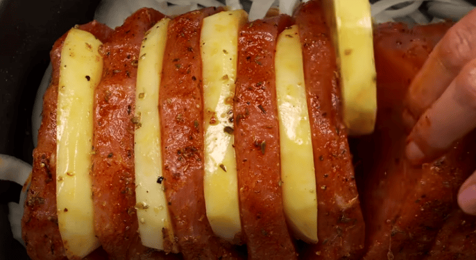 zapečená vepřová roláda plněná bramborami – jednoduché a chutné