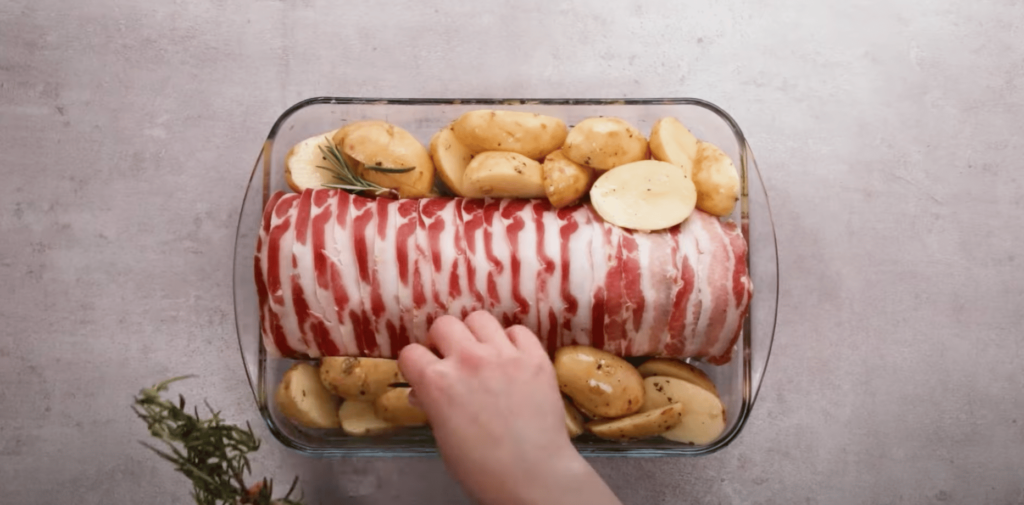 plněná pečená vepřová kotleta s bramborami – rychlé a snadné