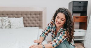 základem zdravého spánku je kvalitní postel. jak ji vybrat?