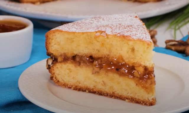 vyzkoušejte tento fantastický jablečný koláč s vlašskými ořechy!