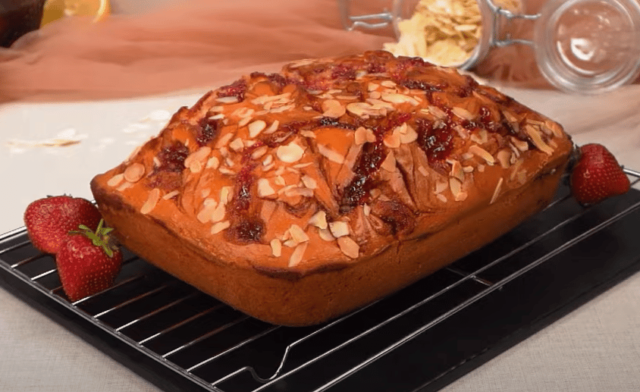 jednoduchý ale velice chutný jahodový koláč, který máte během chvilky připravený!