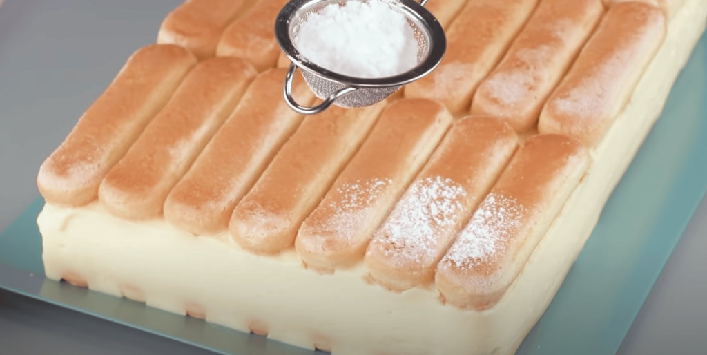 jednoduchý dort s dlouhými piškoty a smetanovým sýrem