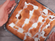 božský karamelový koláč podle toho nejjednoduššího receptu – připravit jej zvládne úplně každý!