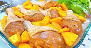 kuřecí stehna na bramborách pečená na jednom plechu – rychlé a snadné
