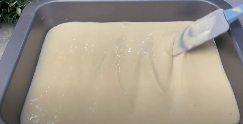 velmi chutný zákusek z kondenzovaného mléka s chutným krémem