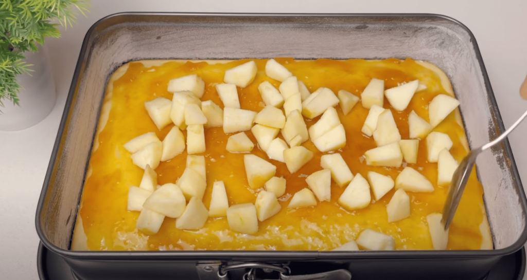 vynikající dort s jablky a džemem – rychlé a snadné na přípravu