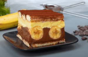 luxusní nepečený dort s dvěma různými krémy, piškoty a banány!