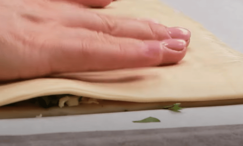 inspirace na skvělý slaný předkrm z listového těsta: vyzkoušejte tyto sýrové vrtule!