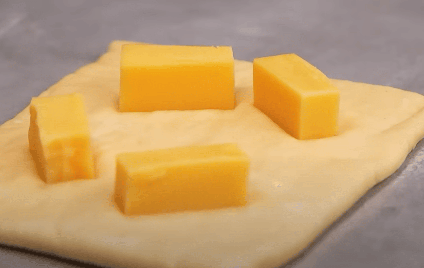 masové kuličky v listovém těstíčku a sýru: tip na skvělý, slaný předkrm!