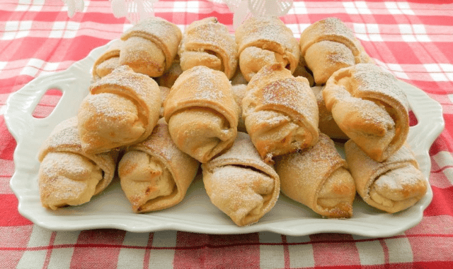 vlašské ořechy hoďte do vroucí vody a připravte si tento dezert