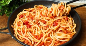 Dokonalý recept na těstoviny z jedné pánve – chutné a rychlé Dokonalý recept na Bucatini Amatriciana! Jednoduché recepty na těstoviny!