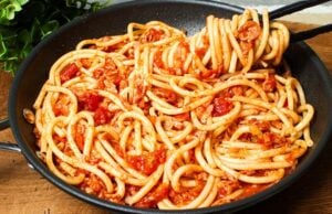 Dokonalý recept na Bucatini Amatriciana! Jednoduché recepty na těstoviny!