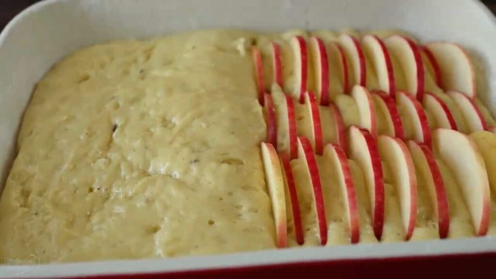 Babiččin chutný koláč – spojení lahodných jablek a nadýchaného těsta