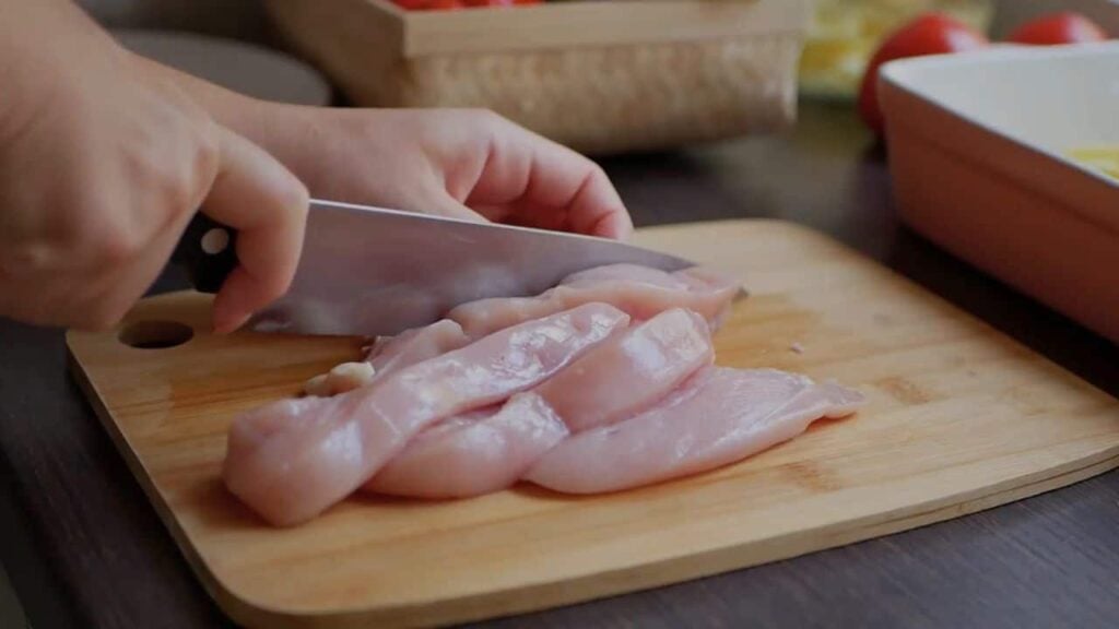 Vyzkoušejte tento recept na zapečené kuřecí kousky v omáčce