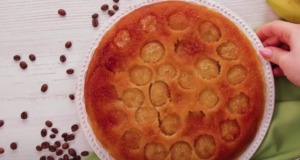 Jemný krupicový koláč s kousky banánů – Snadná a rychlá příprava jemný krupicový koláč s kousky banánů – snadná a rychlá příprava!